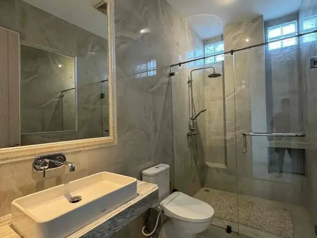 Di jual Rumah Lantai 3
Lokasi di Jln Dewi Sri Kuta badung bali - Image 8 of 10