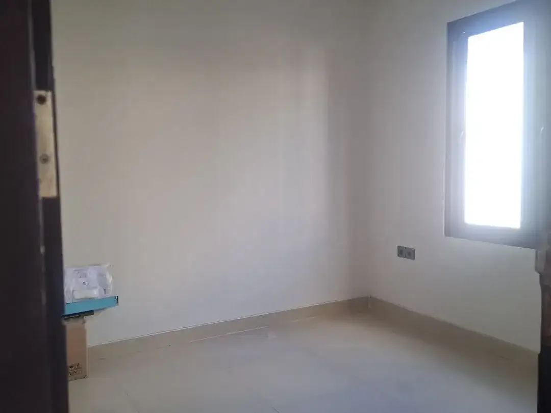 DIJUAL RUMAH 2 LANTAI FULLY FURNISHED SIAP HUNI KEROBOKAN AREA - Image 8 of 10