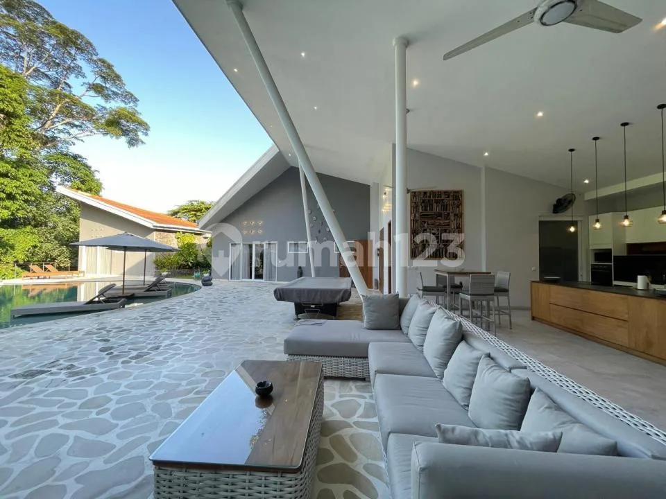 Villa Mewah Disewakan 3 KT Siap Huni Dekat Canggu di Kerobokan Bali - Image 3 of 4