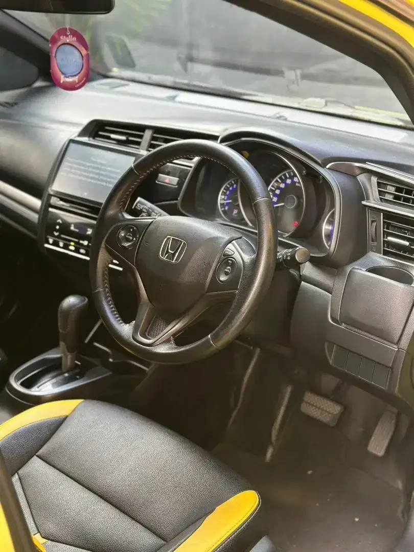 JAZZ RS 2017 FACELIFT MATIC ASLI BALI LOW KM ISTIMEWA SIAP PAKAI - Image 5 of 10