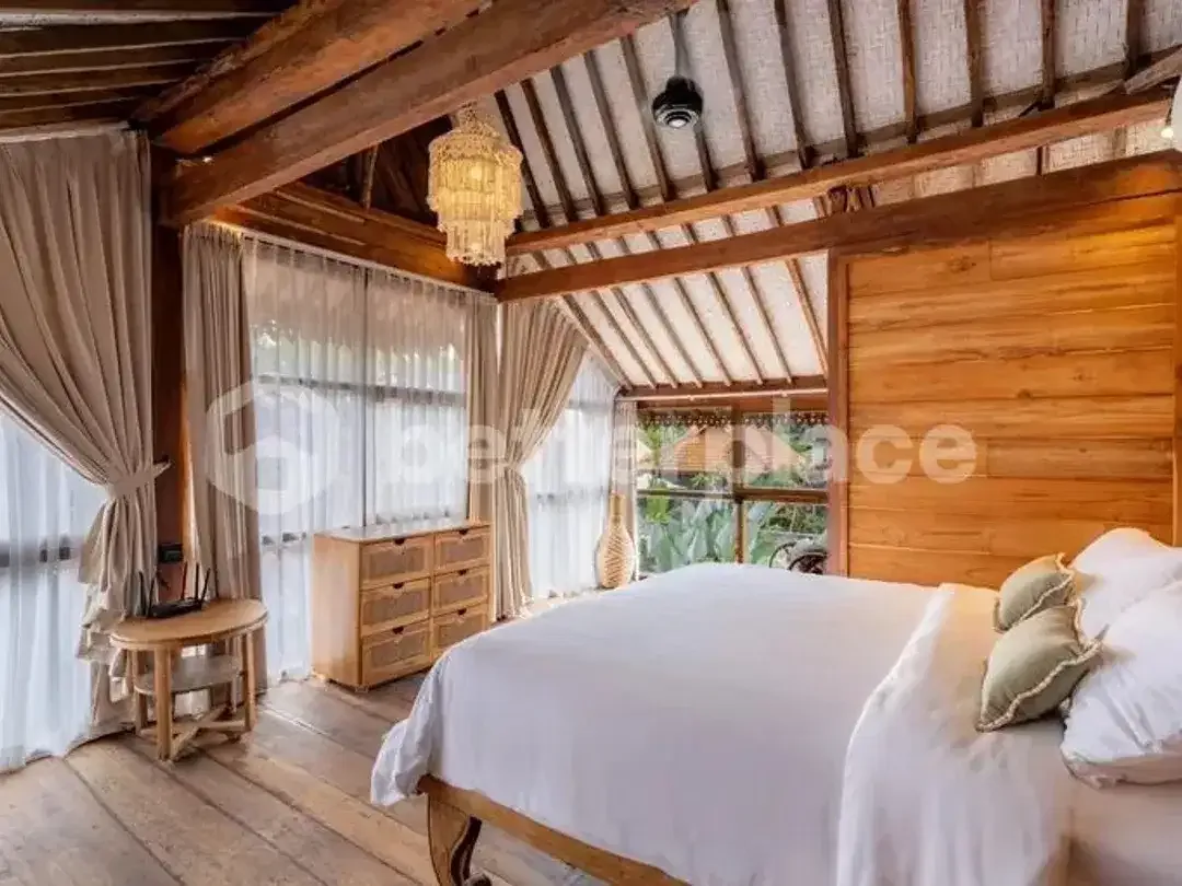 Brand-New Heritage Villa in Ubud: Hand-Crafted Joglo Architecture, Turnkey Furnishing, Outstanding Investment Upside - Image 9 of 10