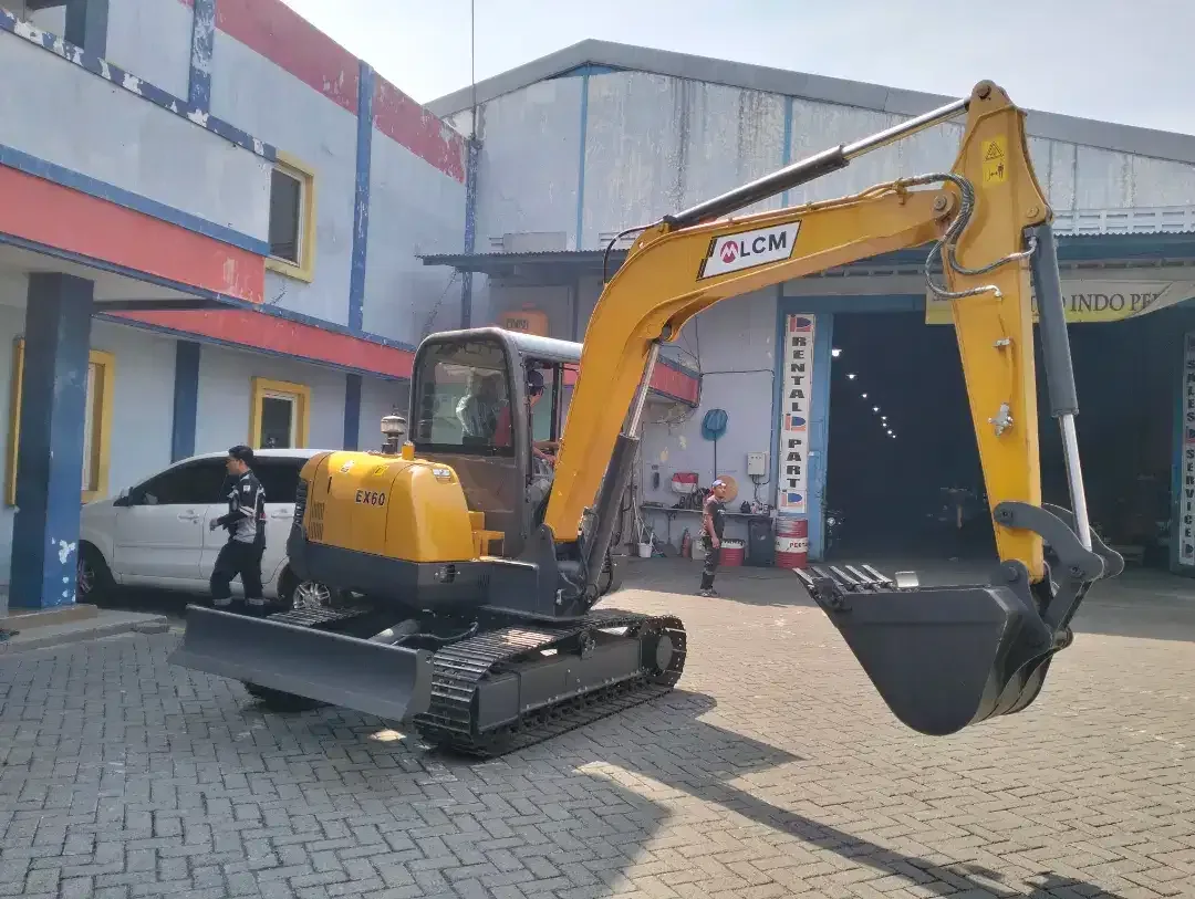 Jual Mini Excavator 6 Ton Engine Yanmar Pompa Doosan Merk LCM - Image 1 of 6