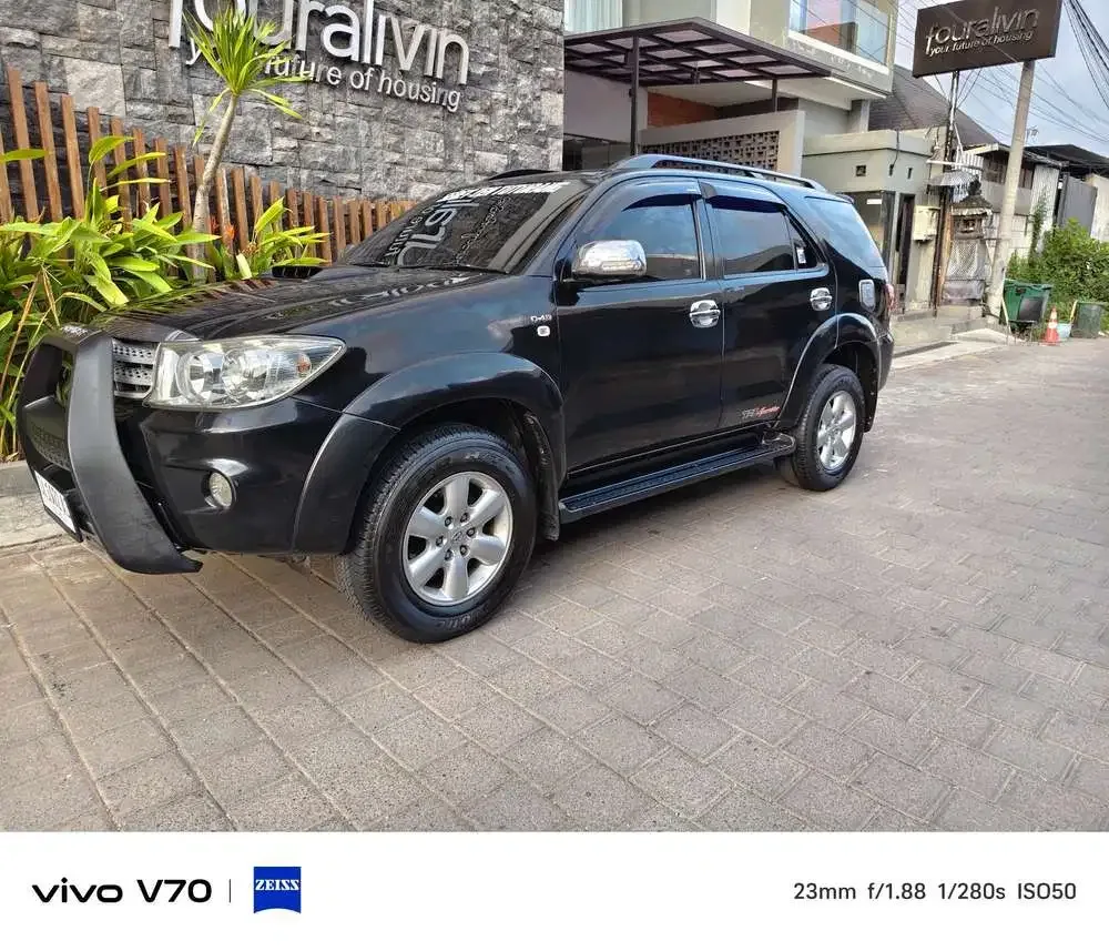 Toyota Fortuner 2011 Diesel - Image 1 of 10