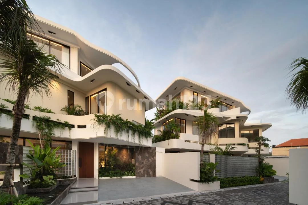 -Luxury Villa Dewi Sri Seminyak 3Br Luas 352M2 - Image 1 of 4
