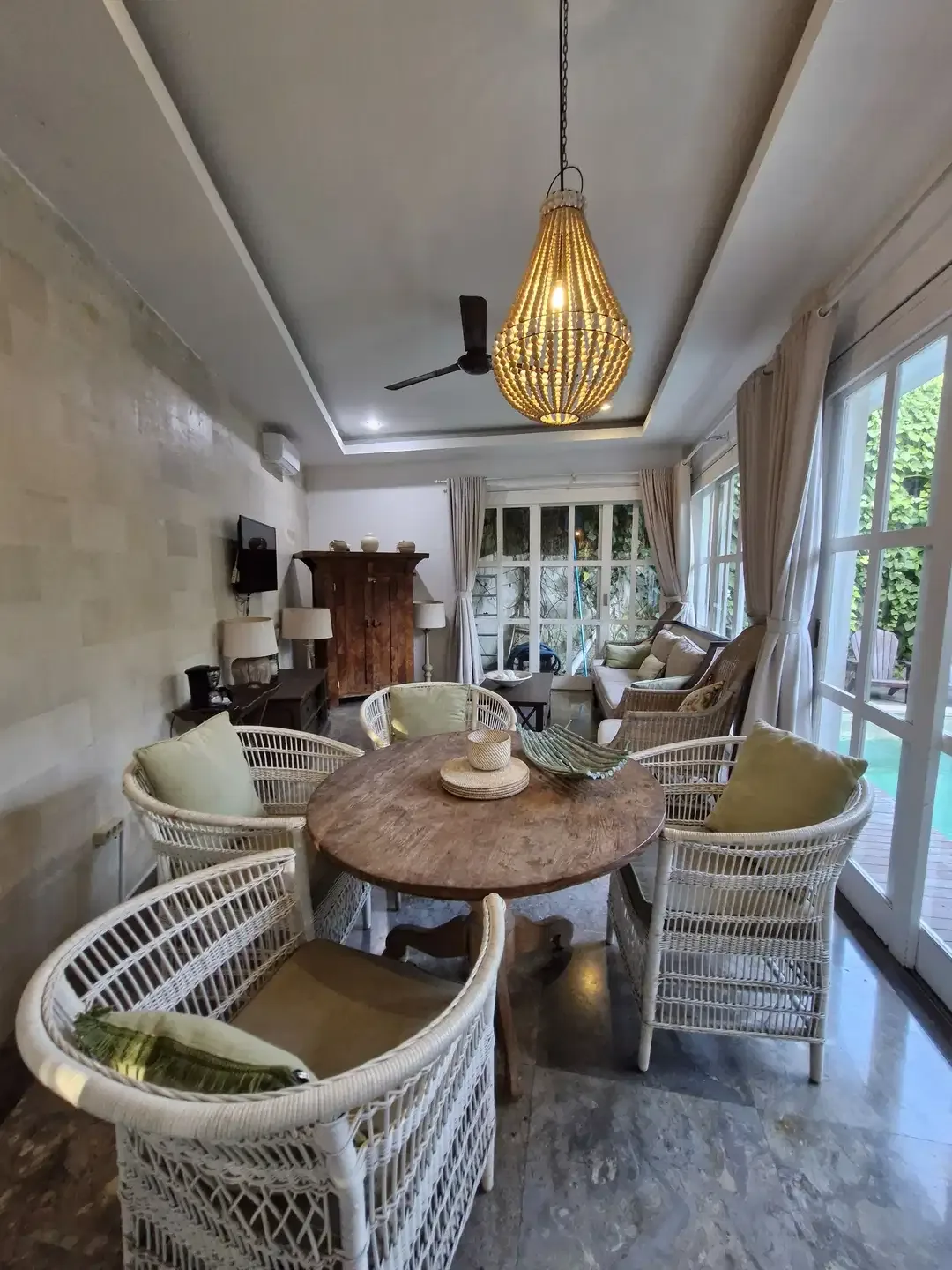 JUAL VILLA CANGGU BERAWA NEAR BEACH SHM FULLY FURNISHED - Image 4 of 10