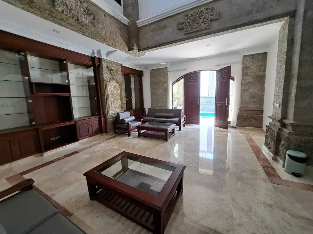 Rumah Sangat Mewah Luxury Semi Furnished Lokasi Premium Renon - Image 3 of 10