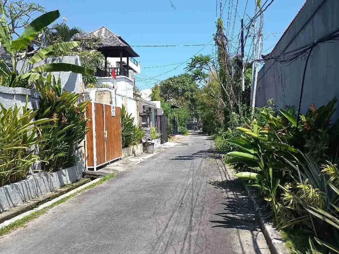 DIJUAL TANAH LUAS 9 ARE DI JALAN RAYA BATUBELIG SEMINYAK KUTA BADUNG - Image 4 of 9
