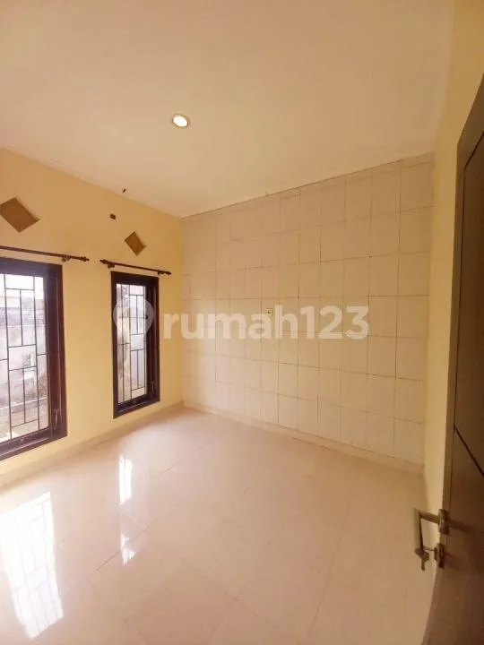 Rumah 1 Lantai 4 Kamar Tidur di Kesiman Dekat Sanur, Ketewel dan Batubulan - Image 4 of 4