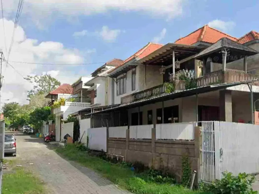 jual BU rumah luas 2,4 are & 2 lantai di jln.Cargo samping perumh Citraland denpasar - Image 2 of 10