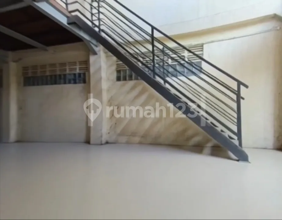 Ruko 3 Lantai Dijual atau Disewakan di Denpasar Utara - Image 2 of 4