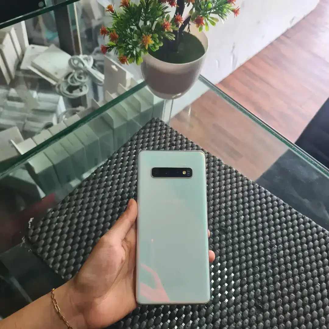 Samsung Galaxy S10+ 8/128GB SEIN Unit Only – Layar AMOLED - Image 1 of 5