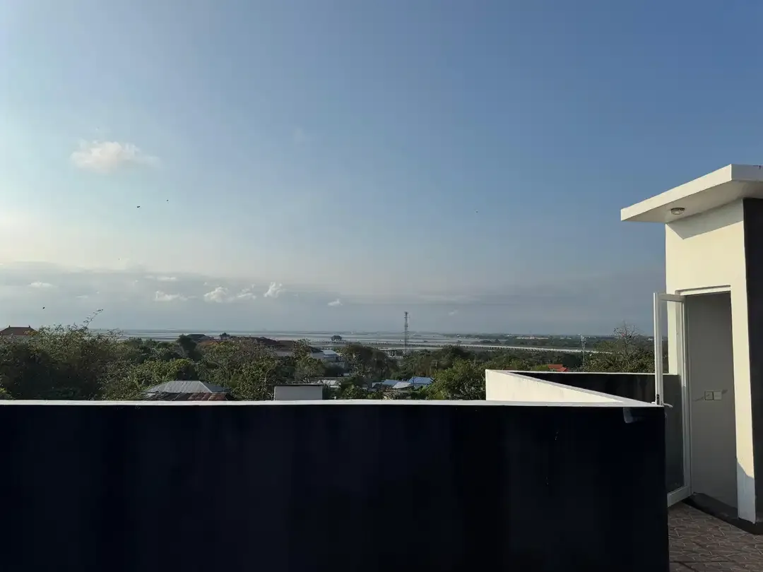 HARUS LAKU CEPAT RUMAH STRATEGIS FURNISHED with POOL NUSA DUA BADUNG BALI - Image 6 of 10