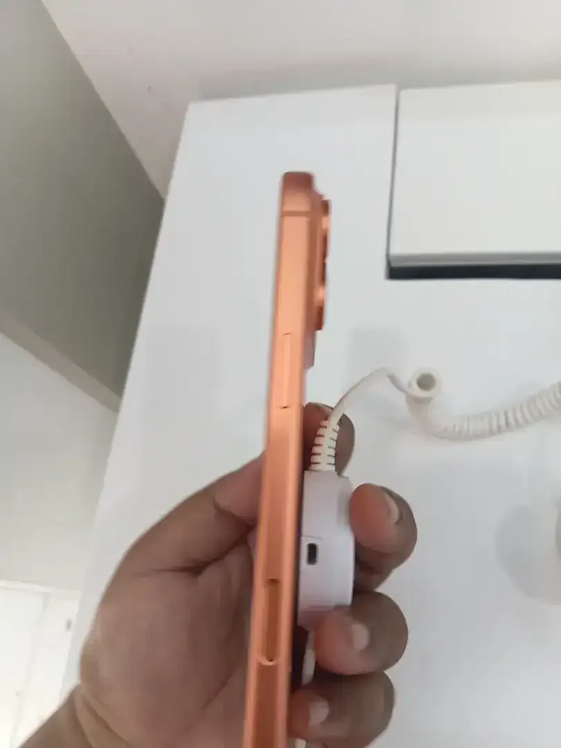 Iphone 17 promax - Image 2 of 6