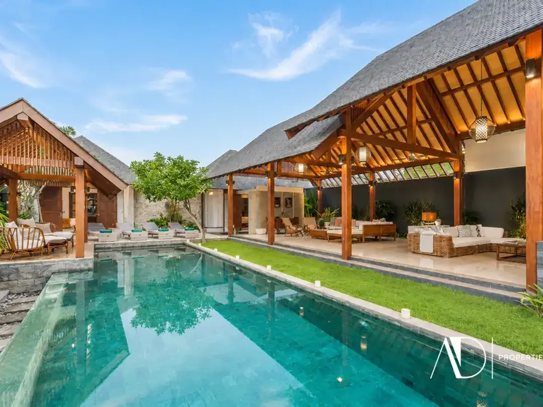 FREEHOLD | TROPICAL 4-BEDROOM LUXURY VILLA IN UMALAS - Image 3 of 10