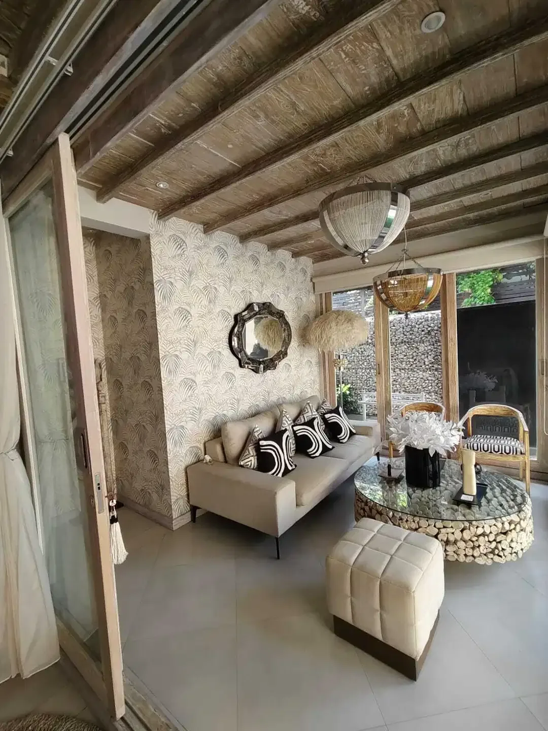 FOR SALE VILLA FULL FURNISHED LOKASI BAGUS DI SEMINYAK - Image 2 of 10