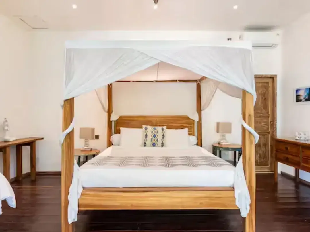 Leasehold - Spacious 6-Bedroom Villa in Batu Bolong, Canggu - Image 2 of 10