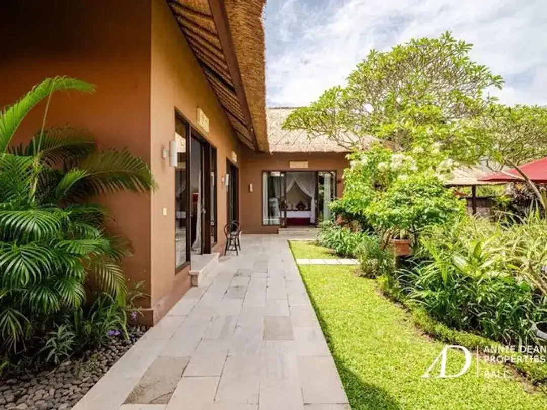 FREEHOLD | 3-BEDROOM TROPICAL VILLA IN PERERENAN CANGGU - Image 6 of 10