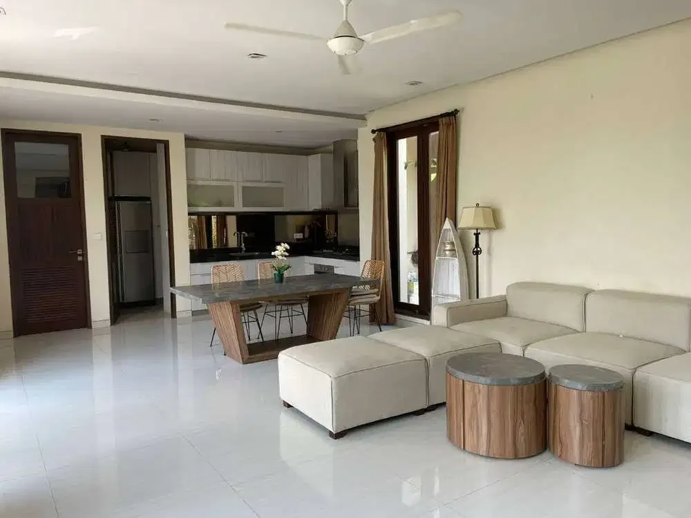 FOR SALE VILLA WITH AIRPORT AND OCEAN VIEW IN UNGASAN - Image 6 of 10