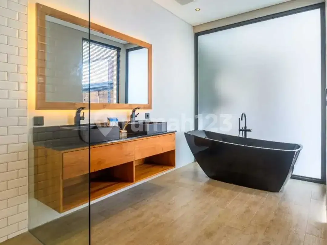 Villa Luxury Modern Berlokasi di Ungasan, Pemandangan Laut - Image 9 of 10