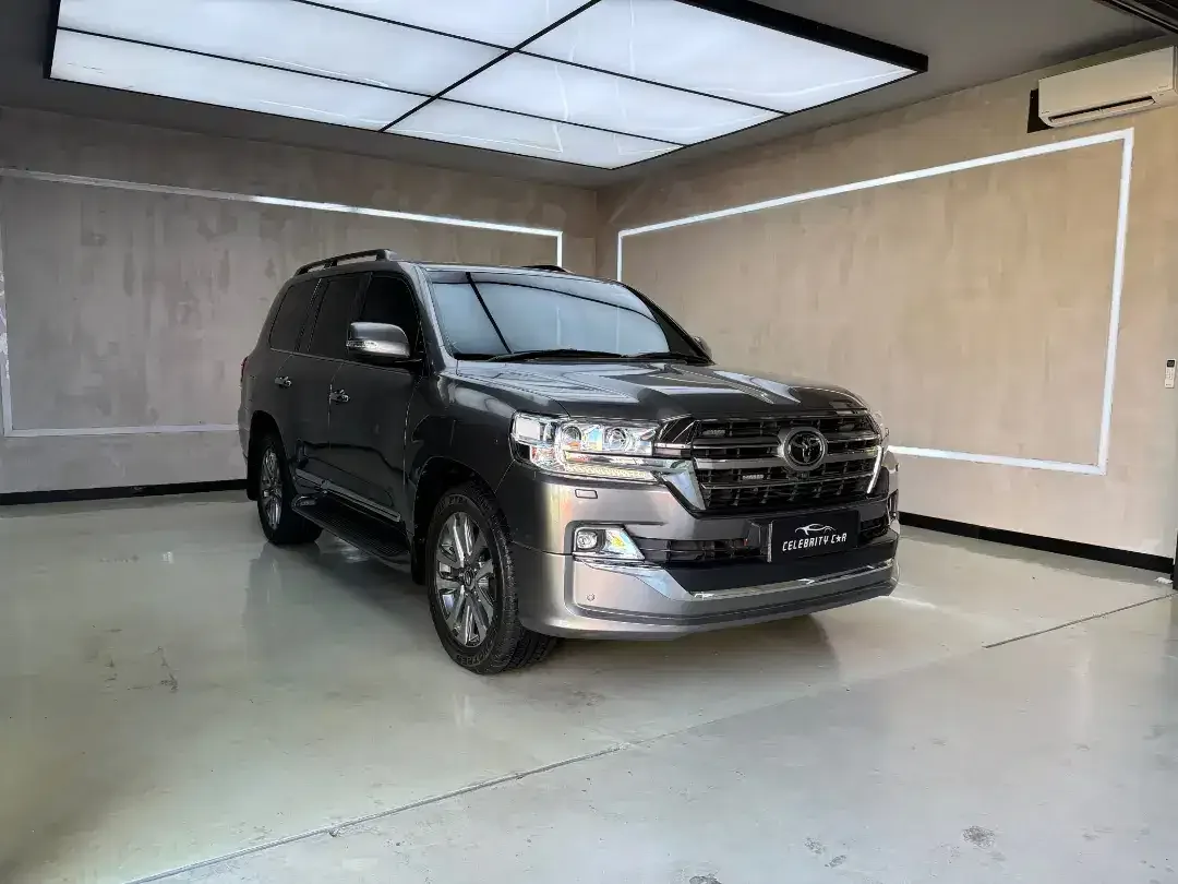 Toyota Land Cruiser 200 VXR 4x4 2020 - Image 3 of 10