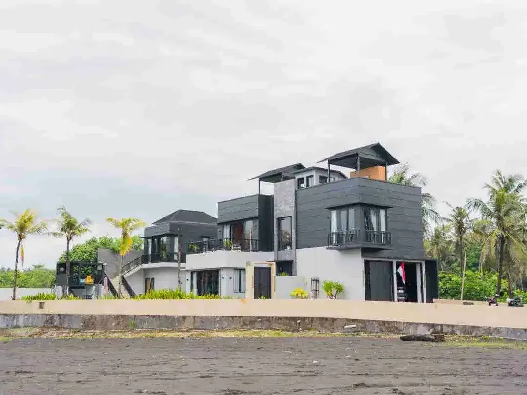 Villa Beachfront Tepi Pantai Modern Tropical, di Saba, Gianyar, Bali - Image 2 of 10
