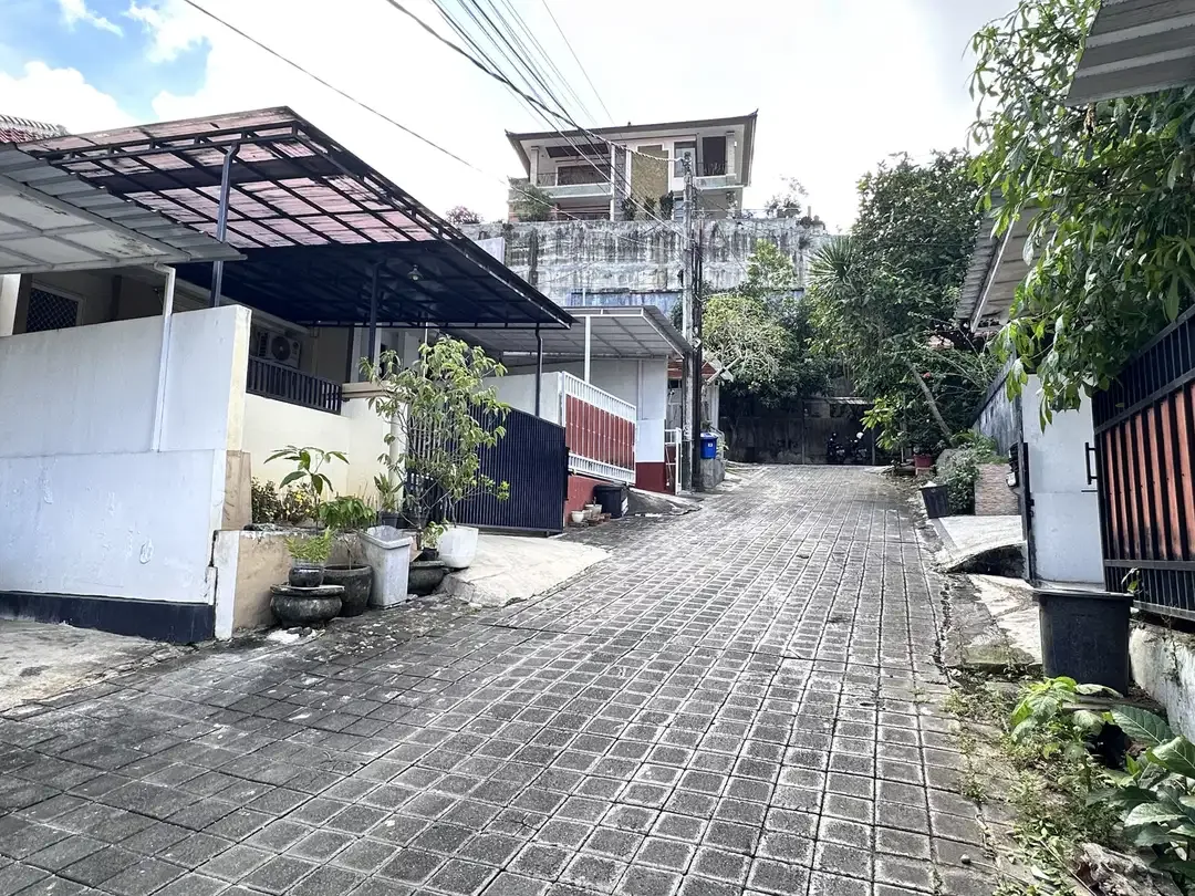 Rumah Komplek One Gate System Taman Griya Jimbaran - Image 2 of 10