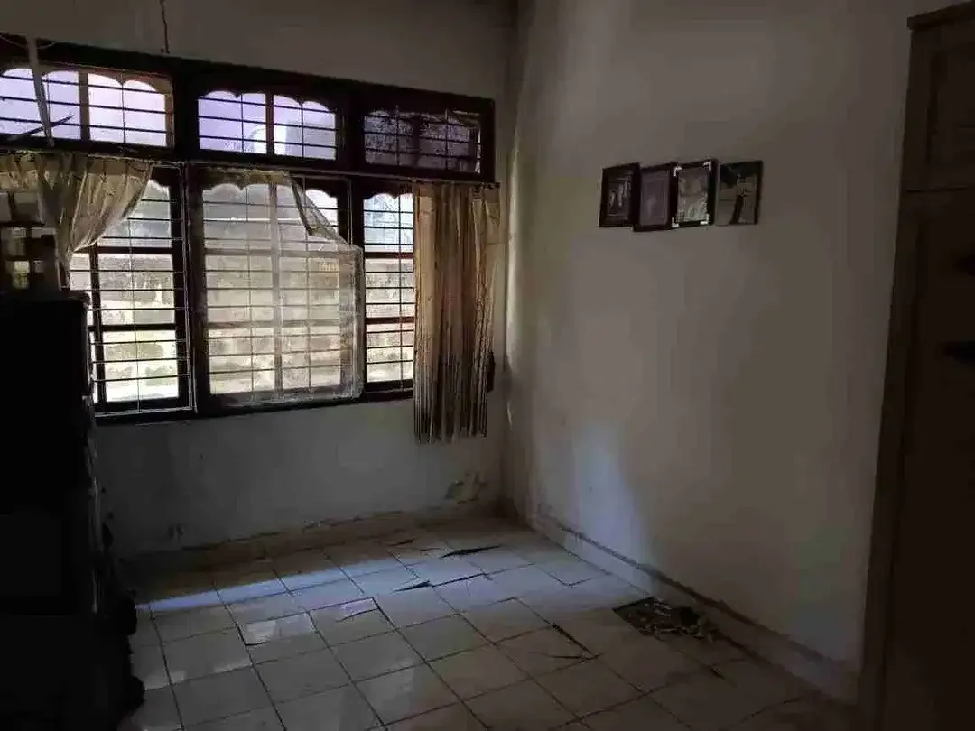 Tanah Bonus Rumah Lama Strategis Imam Bonjol Utara - Image 10 of 10