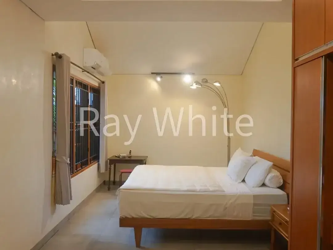 House for Sale  Leasehold -Charming Villa in Padonan, Near Berawa & Batu Bolong, Canggu - Modern Comfort & Tranquil Garden - Image 8 of 10