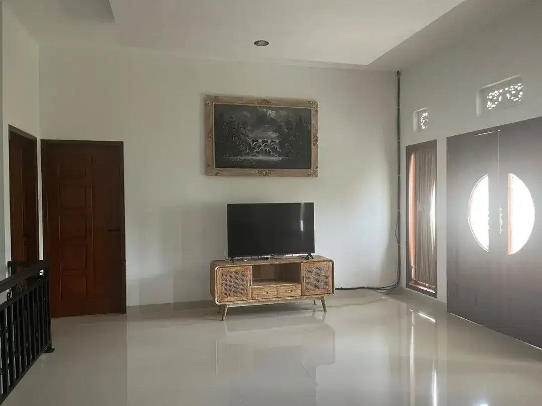Spacious Fully Furnished 4-Bedroom Villa For Rent In Tanjung Benoa - Image 7 of 10