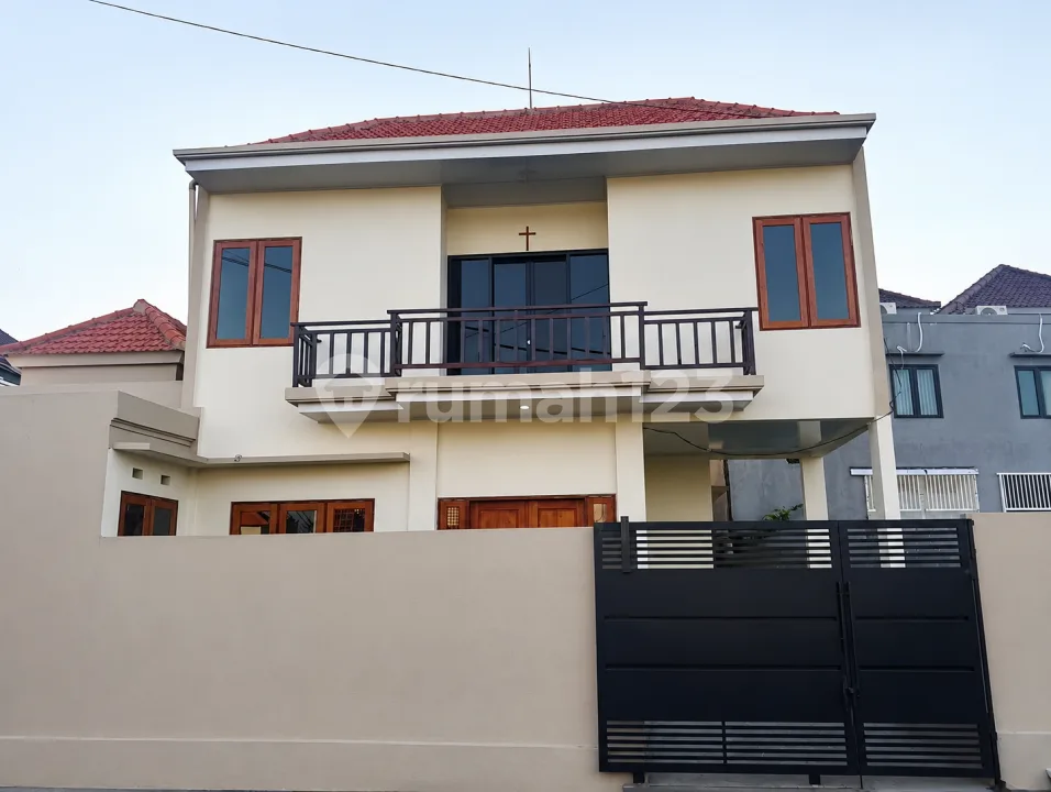 Rumah Minimalis Modern 2 Lantai 3 BR di Buduk, Badung - Image 1 of 4