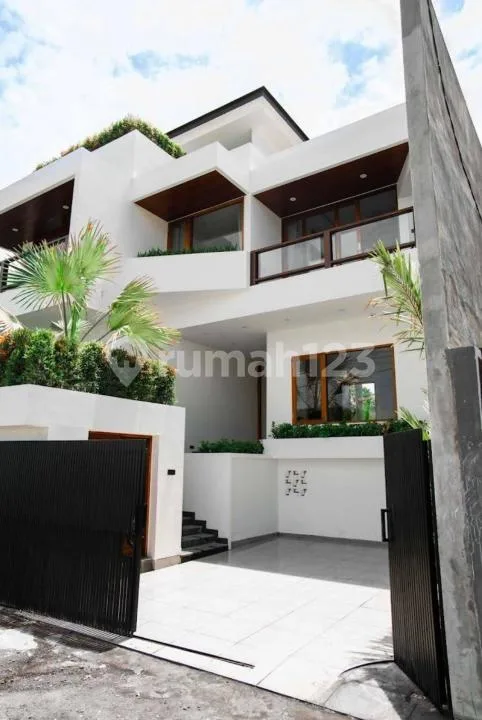 Dijual Villa di Berawa, Canggu - Image 1 of 4