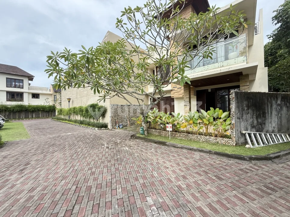Villa Dalam Lingkungan Cluster Jimbaran 3 Bedroom 281M2 - Image 1 of 4