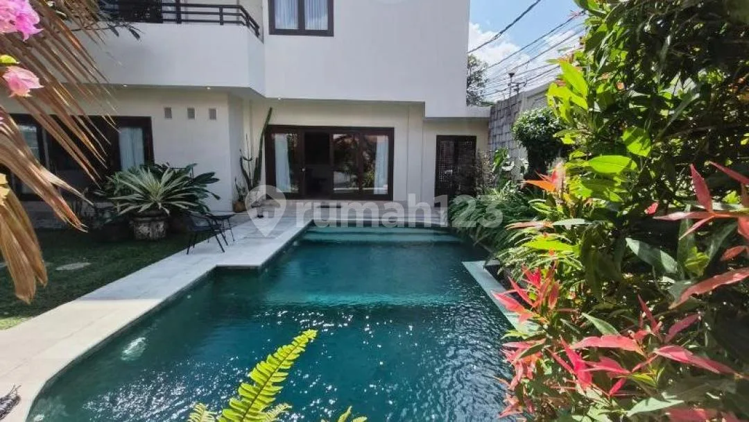 Villa Cantik di Petitenget Dekat Pantai Batu Belig Badung - Image 1 of 4