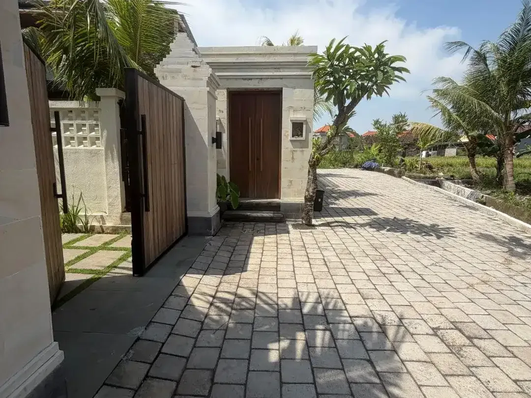 FOR LEASE MODERN VILLA WITH BALINESE TOUCH & RICE FIELDS VIEW. - Image 10 of 10