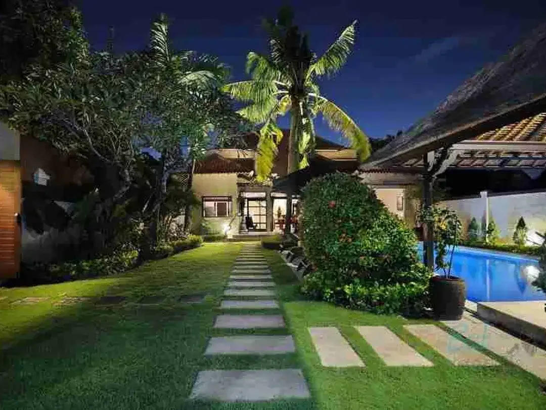 Luxury Villa Seminyak Hanya Jalan kaki ke pantai Seminyak Badung Bali - Image 4 of 10