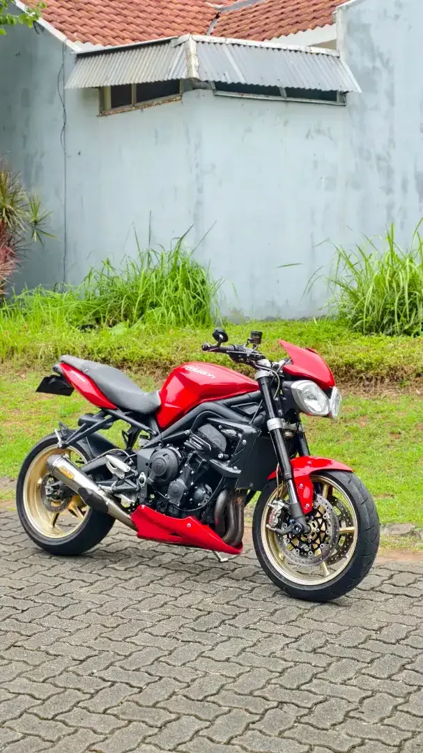 Triumph Street Triple 675 2012 FP,  modif banyak, cakep, siap gas - Image 2 of 10