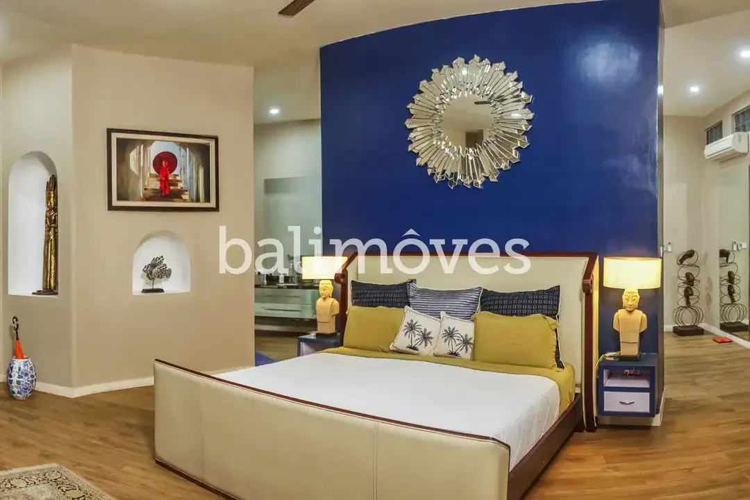Villa Lima Kamar Tidur Dengan Taman Yang Luas Di Sanur - Image 9 of 10