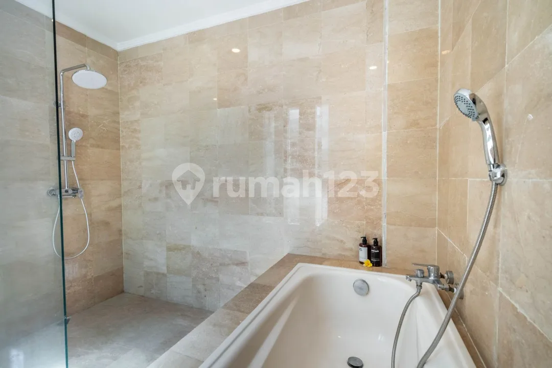 Villa Lantai 3 Dekat Gwk dan Pemandangan Laut Ada Kolam Renang Pribadi Full Furnished di Jimbaran - Image 3 of 4