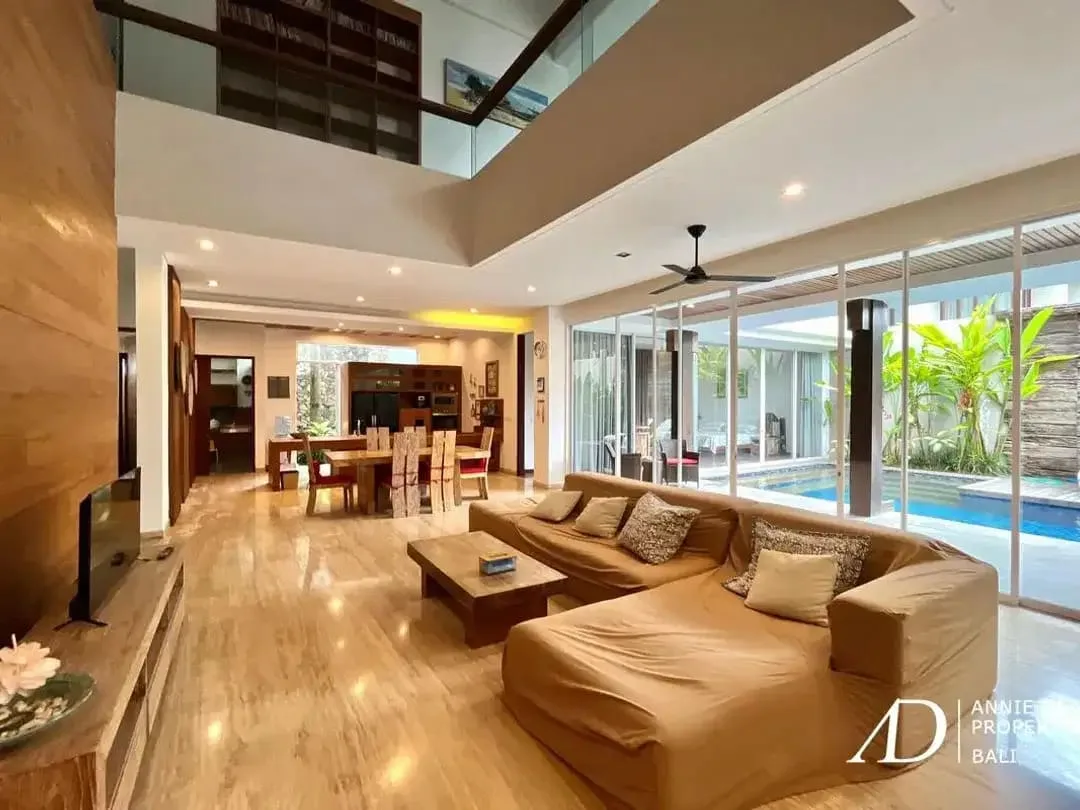 FREEHOLD 3-BEDROOM VILLA SET WITHIN GATED COMPLEX IN SEMINYAK - Image 8 of 10