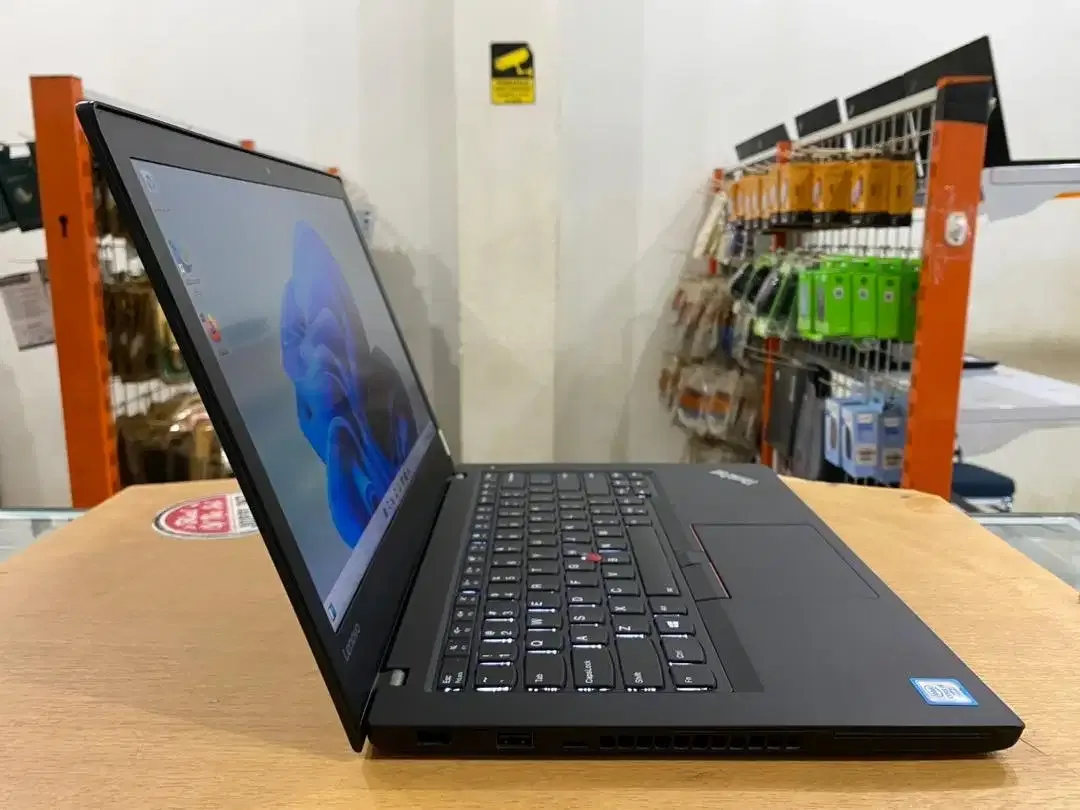 Lenovo ThinkPad T470 Core i5 Ram 8GB SSD 256GB Touchscren Mulus - Image 5 of 10