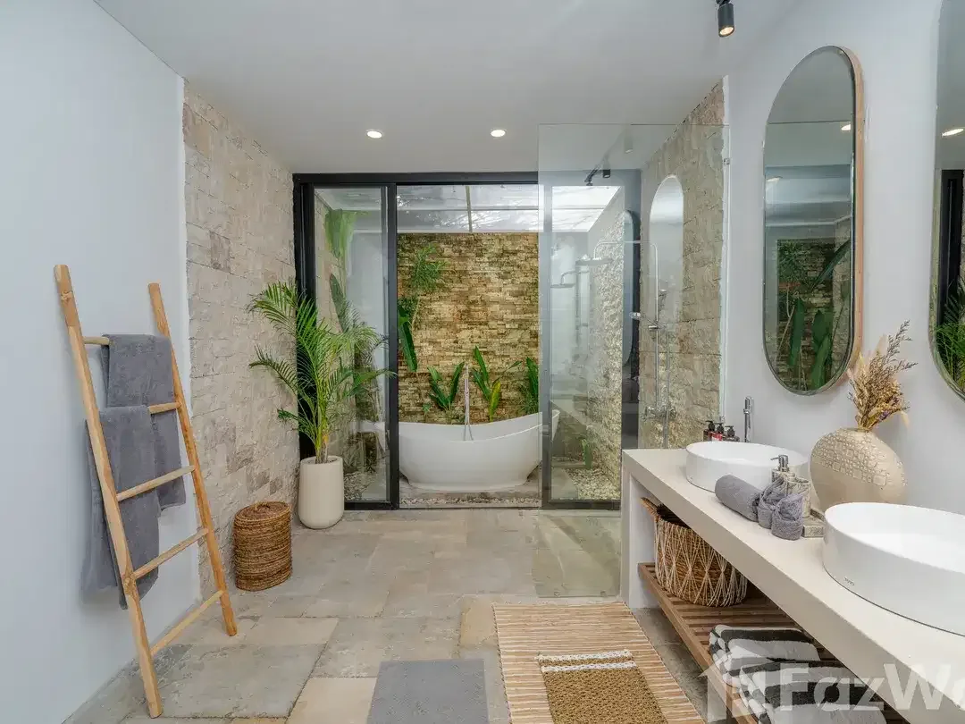 5 Bedroom Villa for sale in Pererenan, Bali - Image 2 of 10