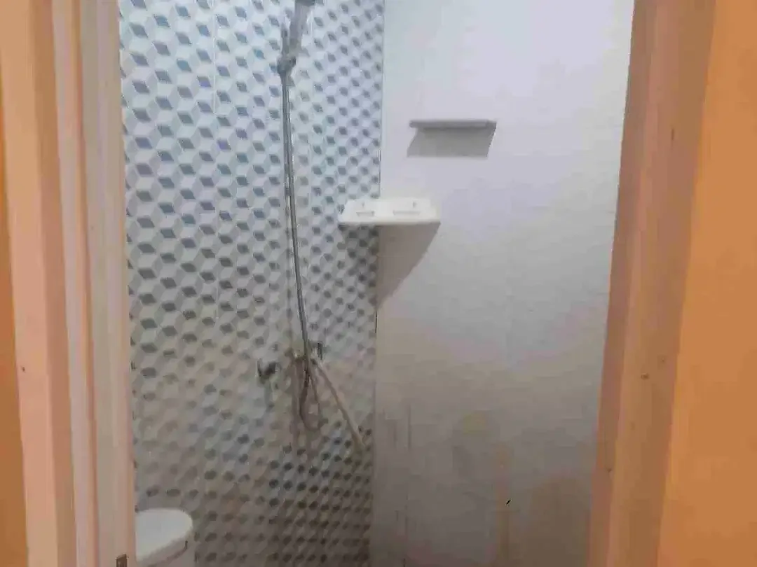 DIJUAL DAN DISEWA RUMAH LANTAI 2 DEKAT KAMPUS INSTIKI DAN UNDIKNAS PANJER - Image 9 of 10