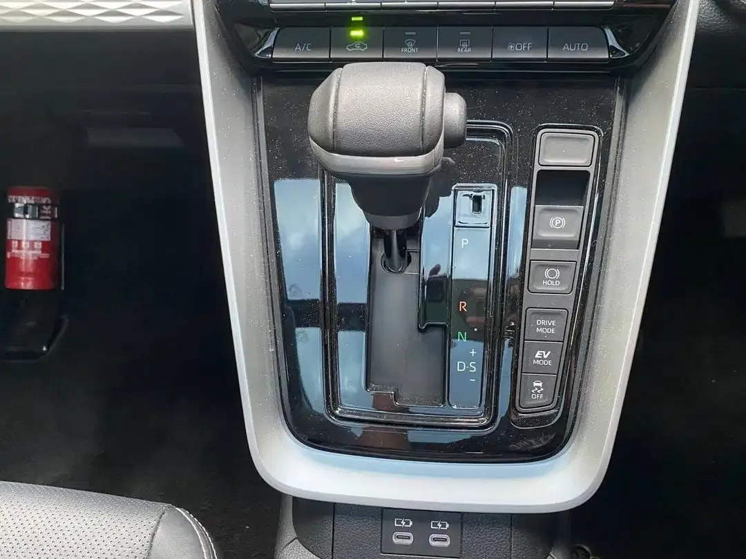 TOYOTA INNOVA ZENIX Q HYBRID MODELISTA 2023 - Image 10 of 10