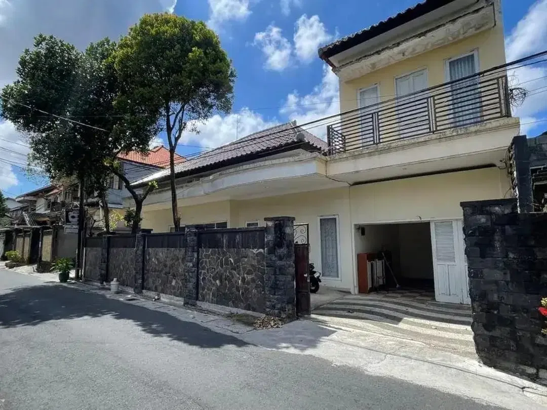 RUMAH EXCLUSIVE 2 LANTAI DIJUAL - DAUH PURI, DENPASAR BARAT* - Image 2 of 10