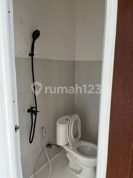 Dikontrakkan Rumah Rumah Baru Jadi, Konsep Minimalis Lt2 di Perumahan Grand Srikandi Mansion Munggu, - Image 2 of 4