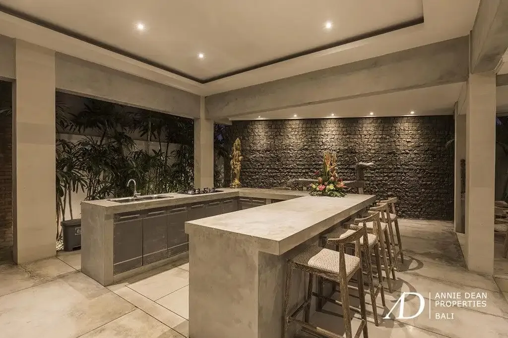 LEASEHOLD | LUXURY SINGLE-LEVEL 3-BEDROOM VILLA IN SEMINYAK - Image 8 of 10