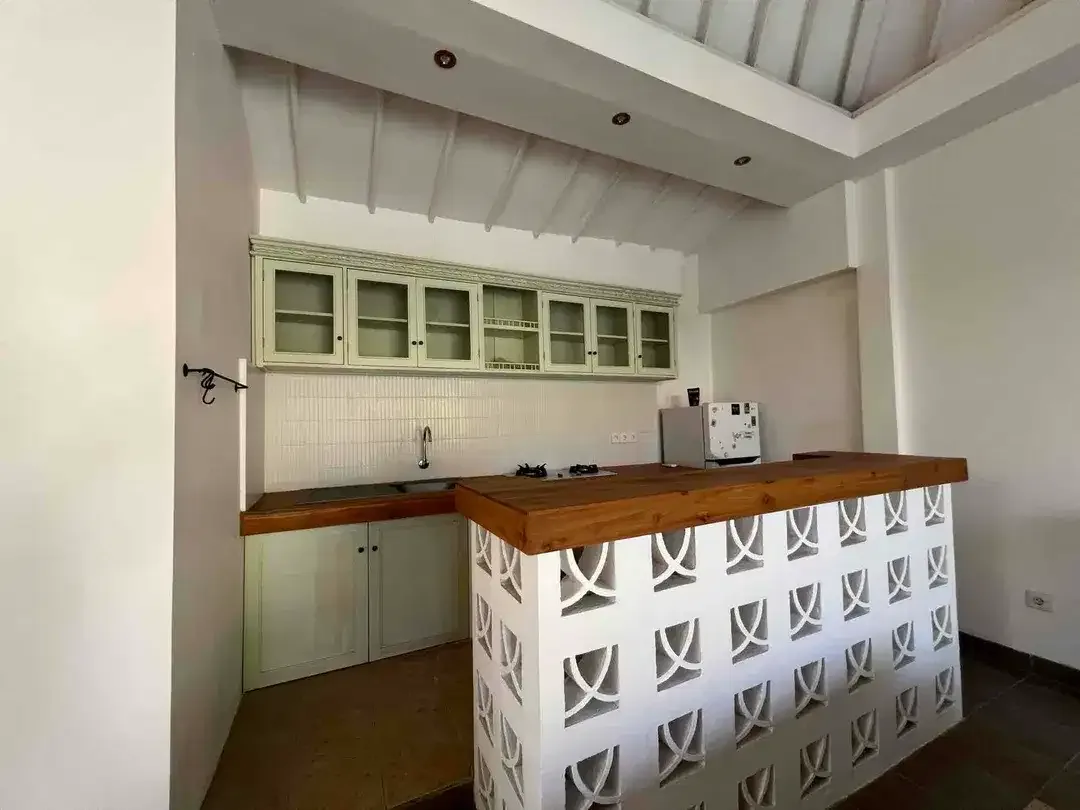 3 BEDROOMS COZY TROPICAL BOHO STYLE  LOCTION STRATEGIC CLOSED INTERNATIONAL  SUNRISE SCHOOL AT KEROBOKAN - Image 9 of 10