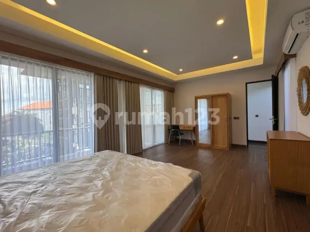 Brand New Luxury Tropical Villa Only 7 Minutes To The Canggu Beach - Image 7 of 9