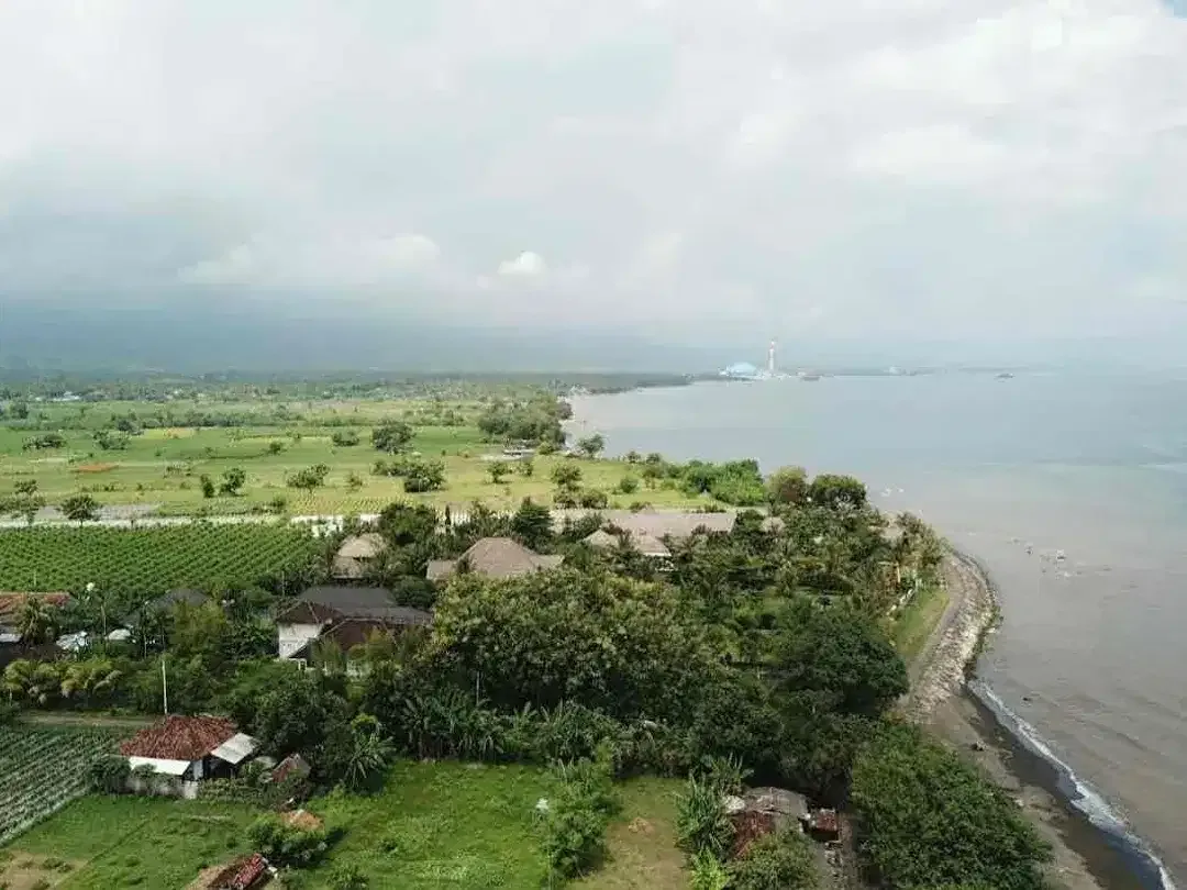 JUAL TANAH LOSS PANTAI,
HARGA TERMURAH
lokasi di tepi PANTAI
SANG RAMA
Kalisada Seririt
Buleleng - Image 2 of 10
