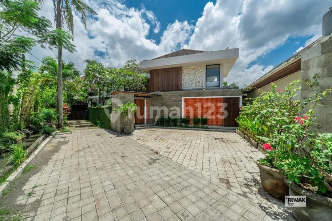 Luxury 4-Bedroom Riverside Villa With Rooftop & Billiard Table For Rent Berawa - Image 2 of 4